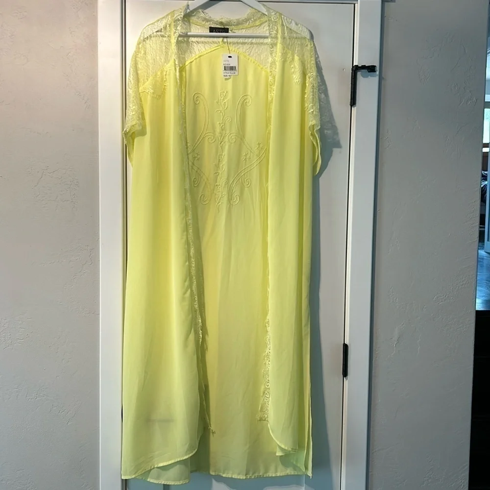 ASTR The Label Citrus Yellow Kimono Women’s Size Medium NWT